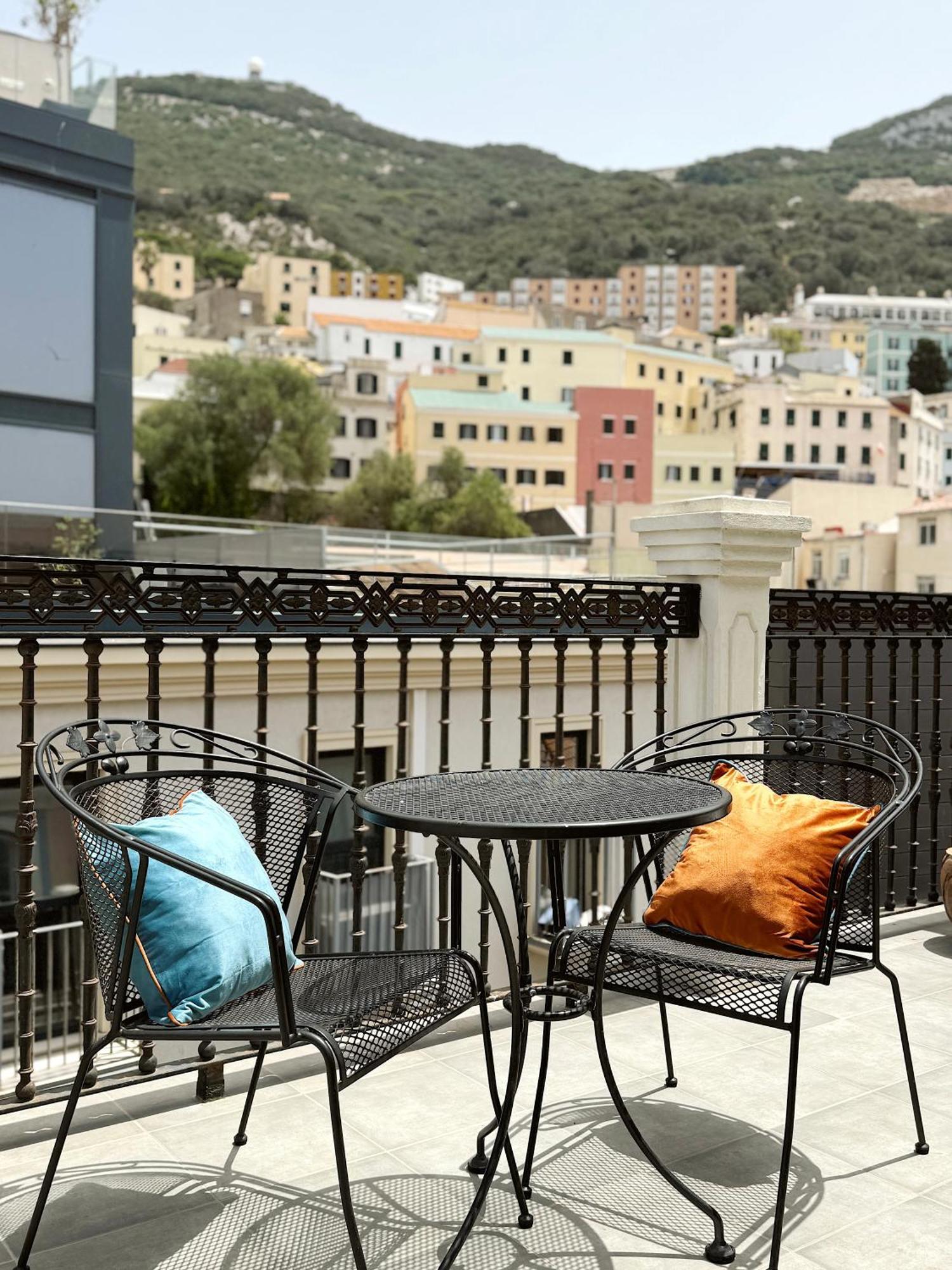 Master Penthouse Double Room Ensuite With Private Terrace - Grand Central House Gibraltar Exteriör bild