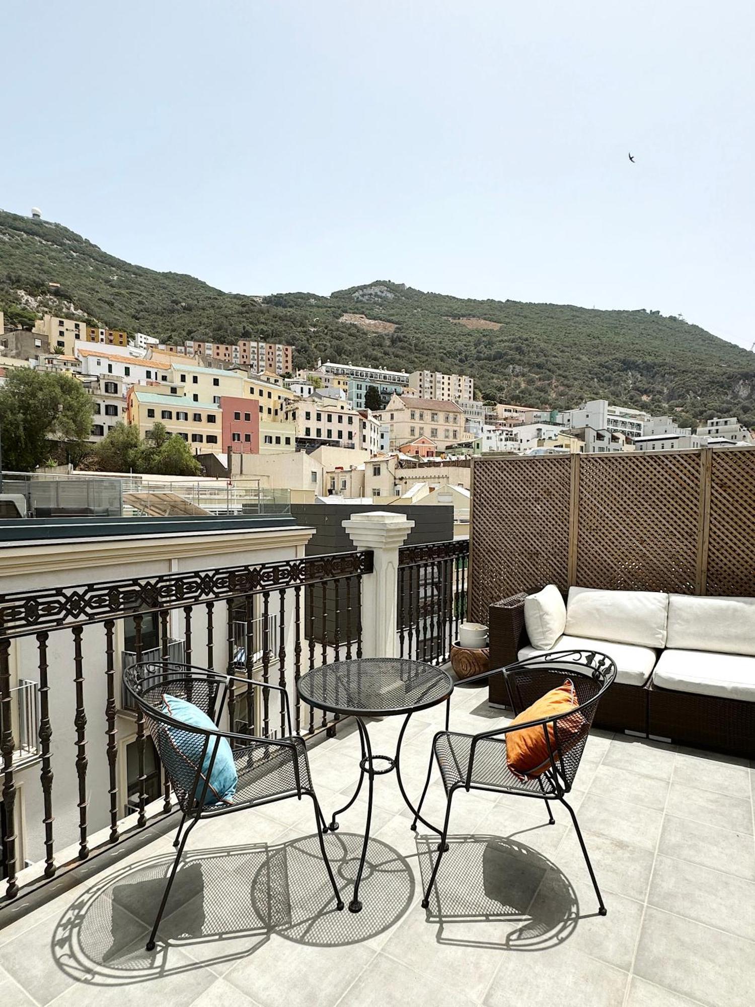Master Penthouse Double Room Ensuite With Private Terrace - Grand Central House Gibraltar Exteriör bild