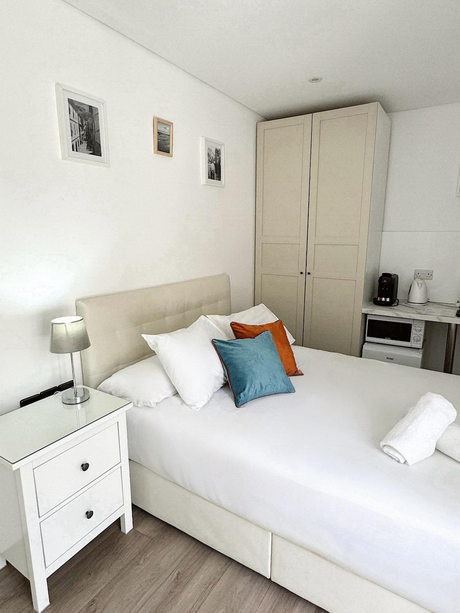 Master Penthouse Double Room Ensuite With Private Terrace - Grand Central House Gibraltar Exteriör bild